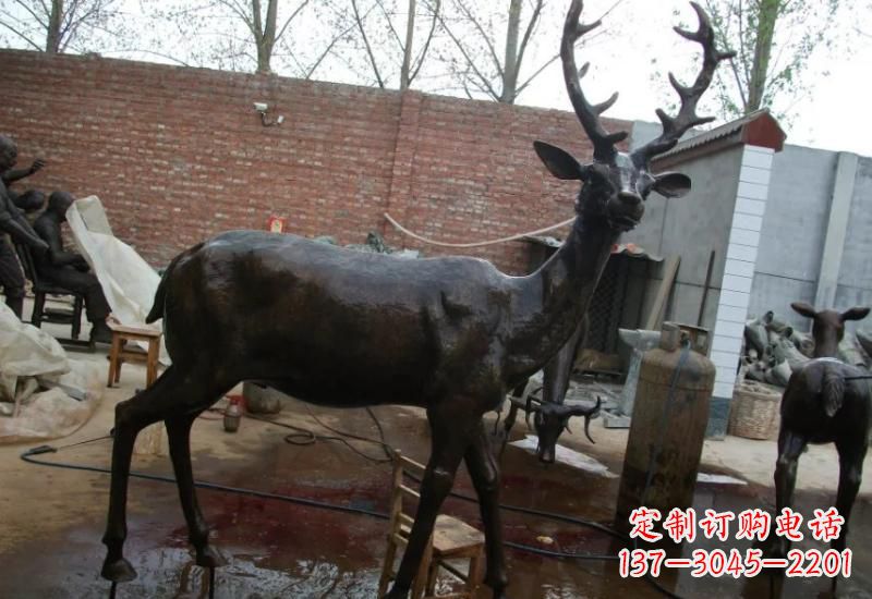 烟台唯美的梅花鹿铜雕,让你的家中添彩更有情调