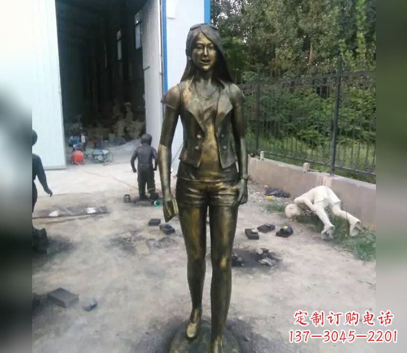 烟台深入人心的美女铜雕