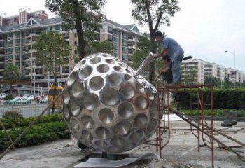 烟台精心打造的街边苹果雕塑