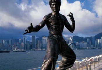 烟台标题:李小龙铜雕，让传奇永存