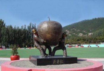 烟台苹果融入两岁小孩的生活——公园铜雕