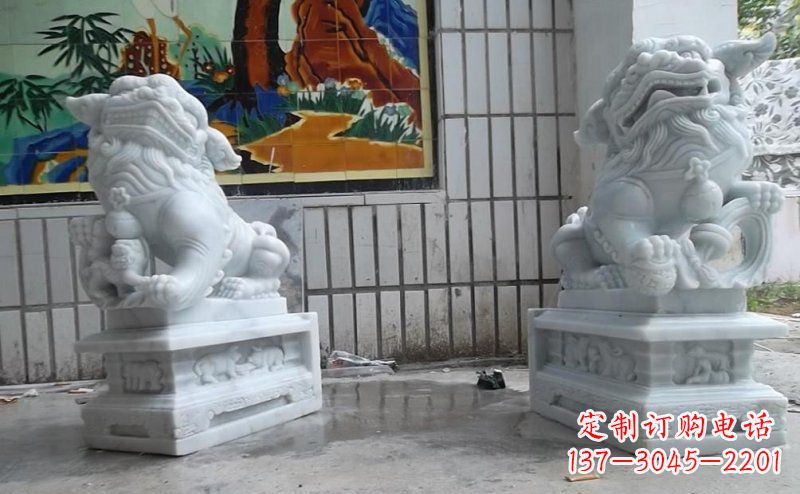 烟台外观优雅的狮子石雕