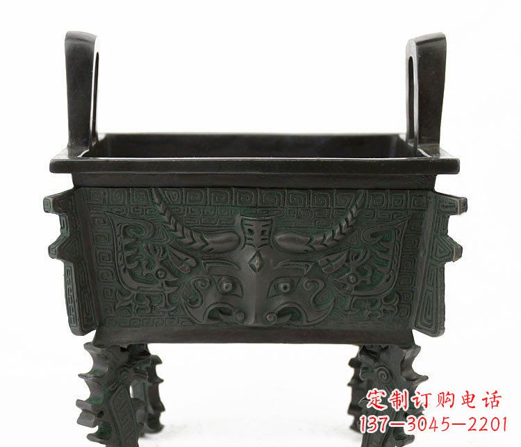 烟台精致的牛头铜鼎铜雕