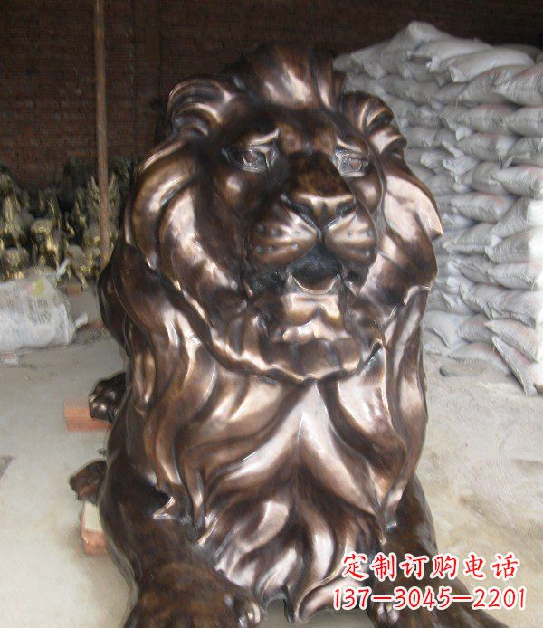 烟台趴着的西洋狮子铜雕 (2)