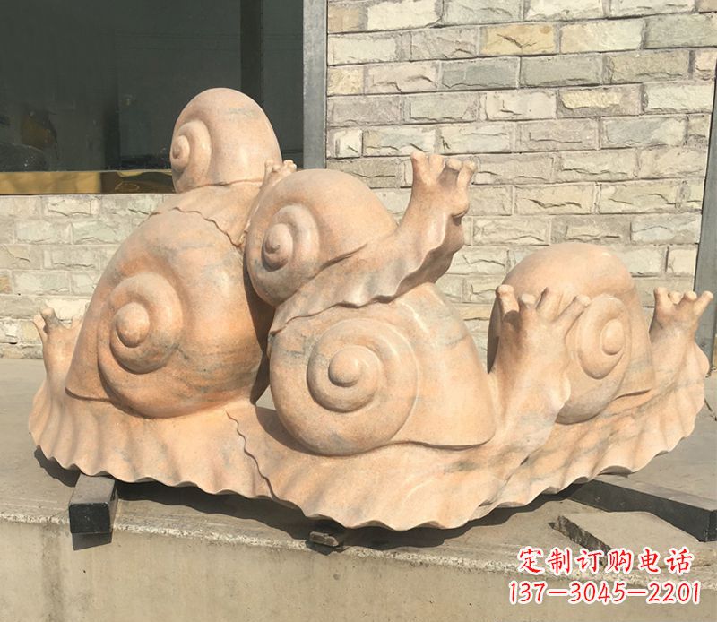 烟台爬行蜗牛石雕
