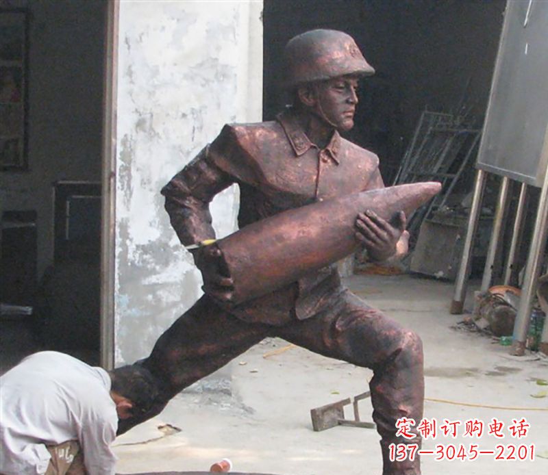 烟台铜雕炮弹战士,象征勇气和决心