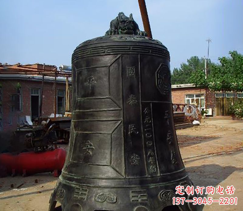 烟台平安国泰,民安铜钟雕塑