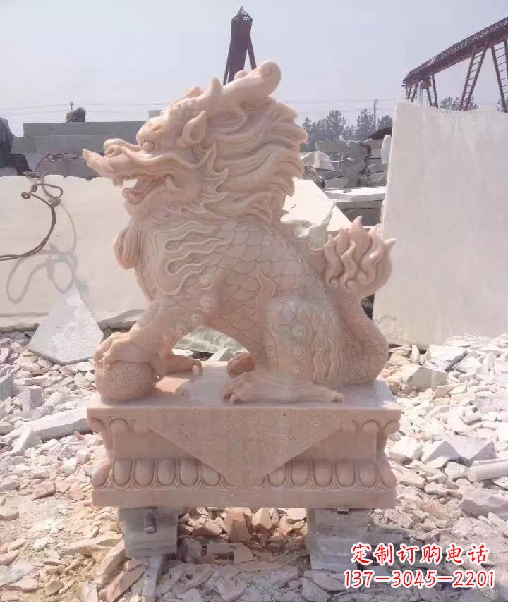 烟台标题:尊贵高贵,中领雕塑定制的精致石雕麒麟