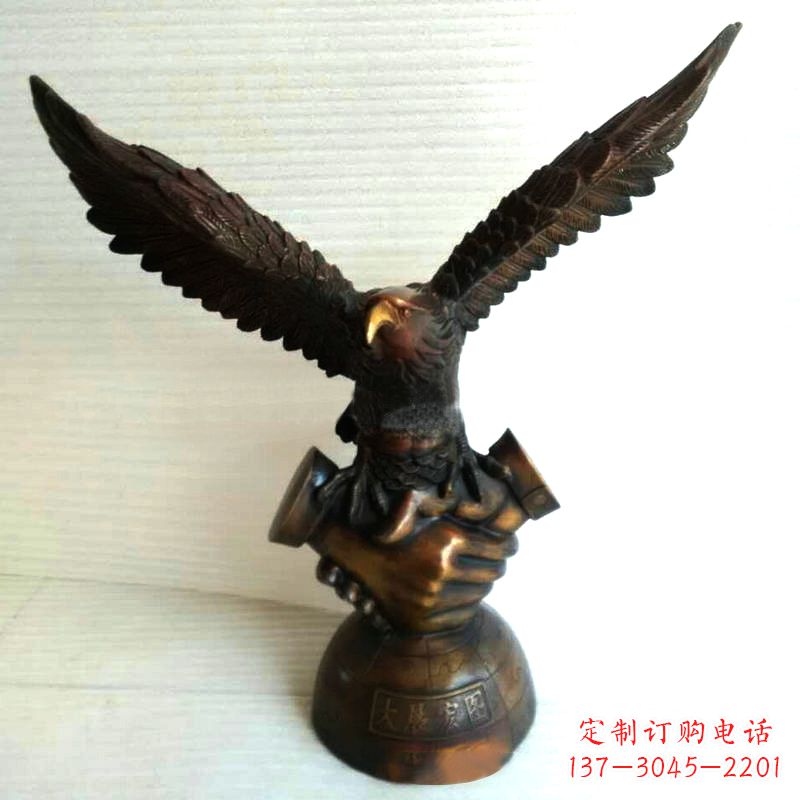 烟台以老鹰为灵感的经典铜鼎
