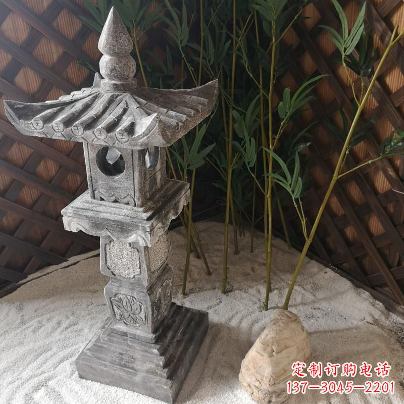 烟台青石仿古灯笼雕塑是由中领雕塑定制的经典雕…