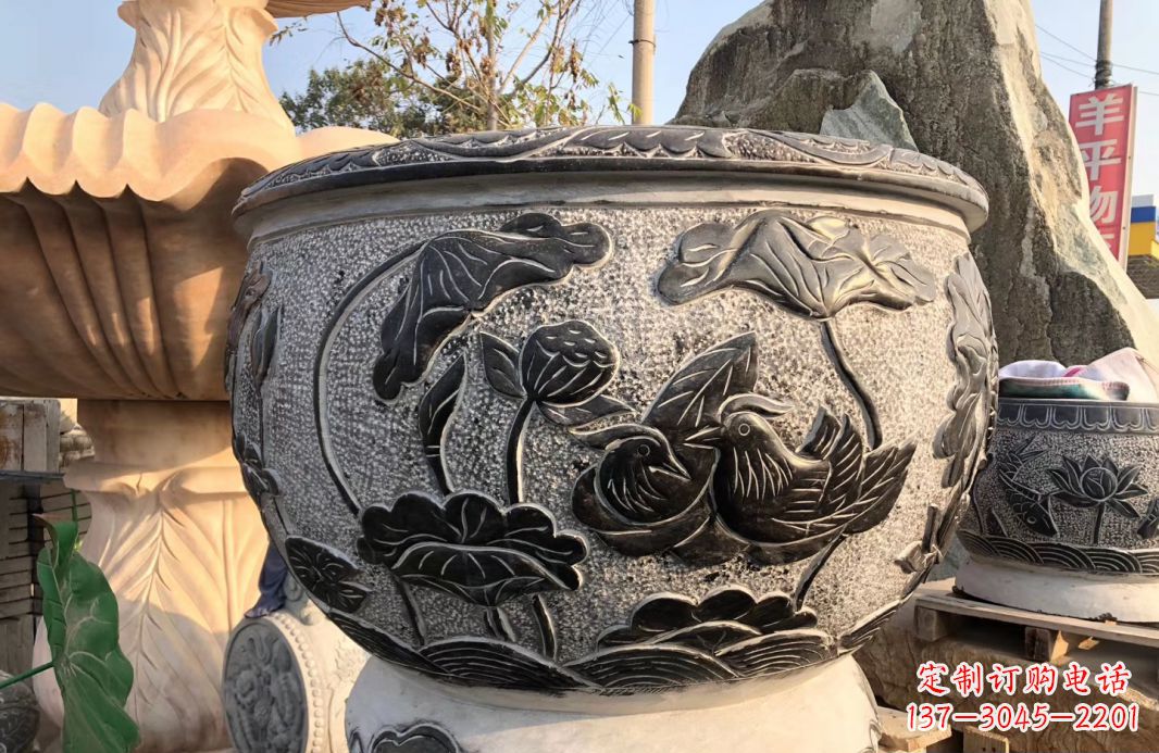 烟台荷花浮雕鱼缸雕塑,让空间更加生机勃勃