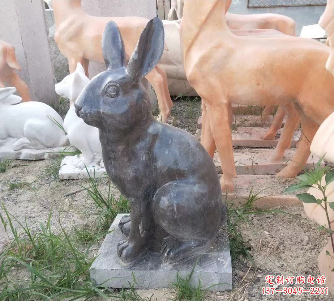 烟台青石公园兔子雕塑
