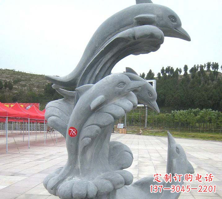 烟台青石海豚雕塑由中领雕塑制作,是一款以海豚…