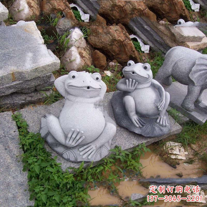 烟台别具一格的青石青蛙喷水雕塑