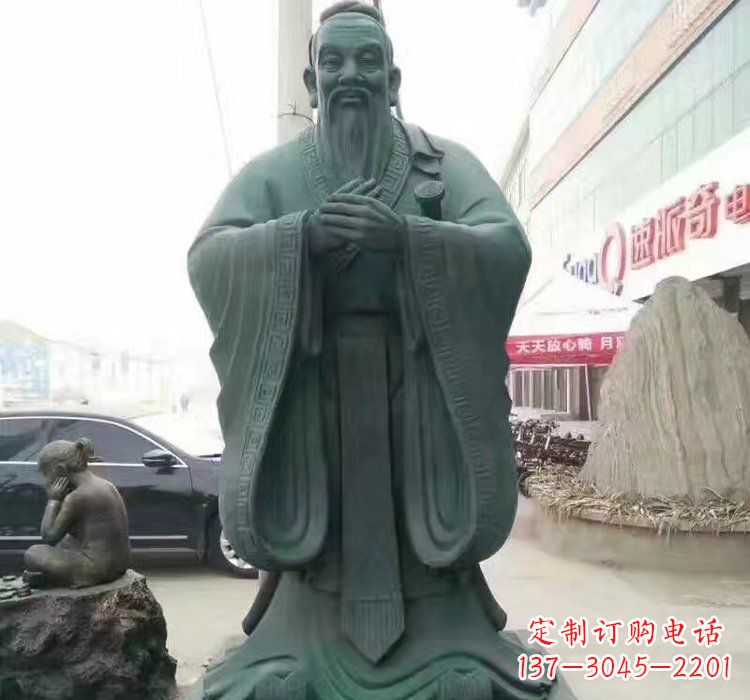 烟台精美的青铜孔子雕像
