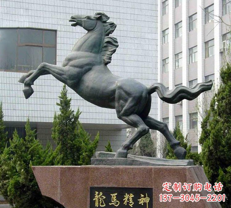 烟台青铜奔马精美雕塑是钜鹰中领雕塑推出的一款…