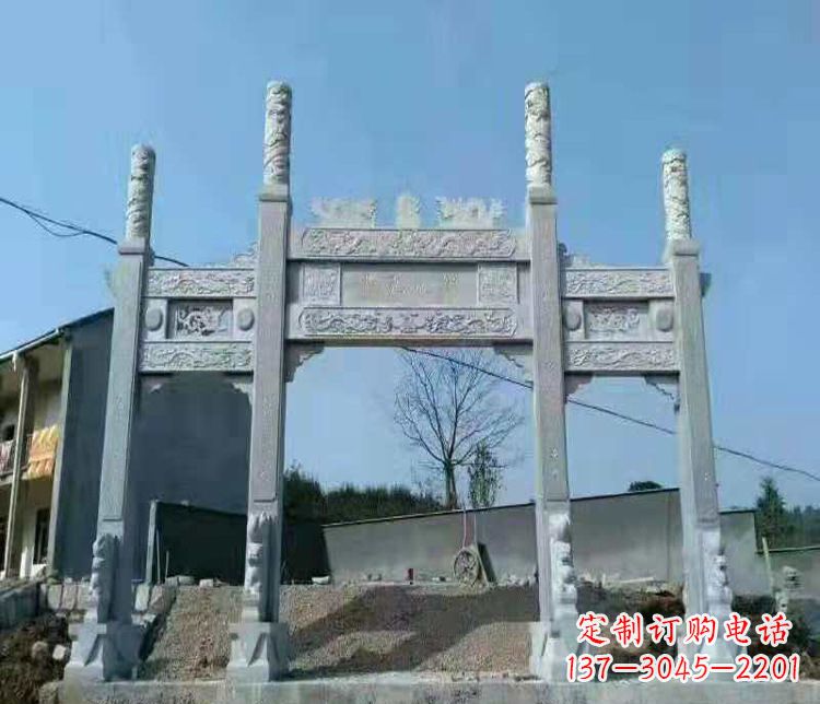 烟台三门仿古牌坊石雕,精致雕刻典雅之美