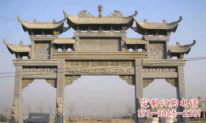 烟台特色街角石雕牌坊精致典雅的装点