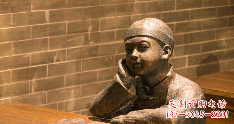 烟台商场坐在桌前看书的小孩景观铜雕