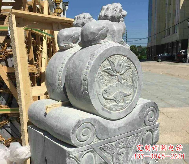 烟台中领雕塑:仿古石门墩石雕艺术品