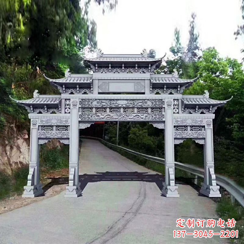 烟台艺术品般的牌楼雕塑