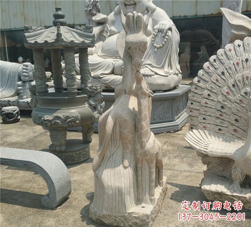 烟台高贵优雅的长颈鹿雕塑