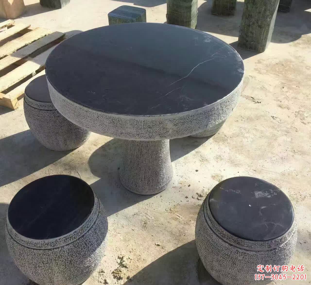 烟台石雕广场石桌凳雕塑