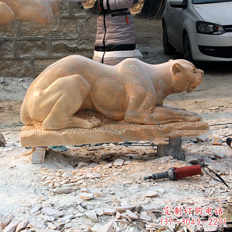 烟台中领雕塑:精美雕刻豹雕塑