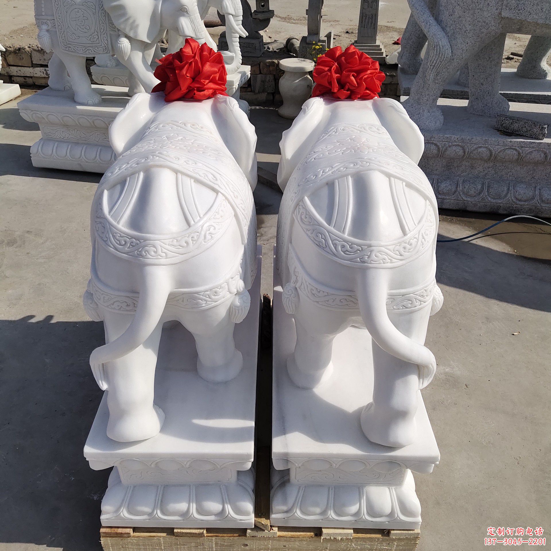 烟台精美大象雕塑天然水晶石材塑造