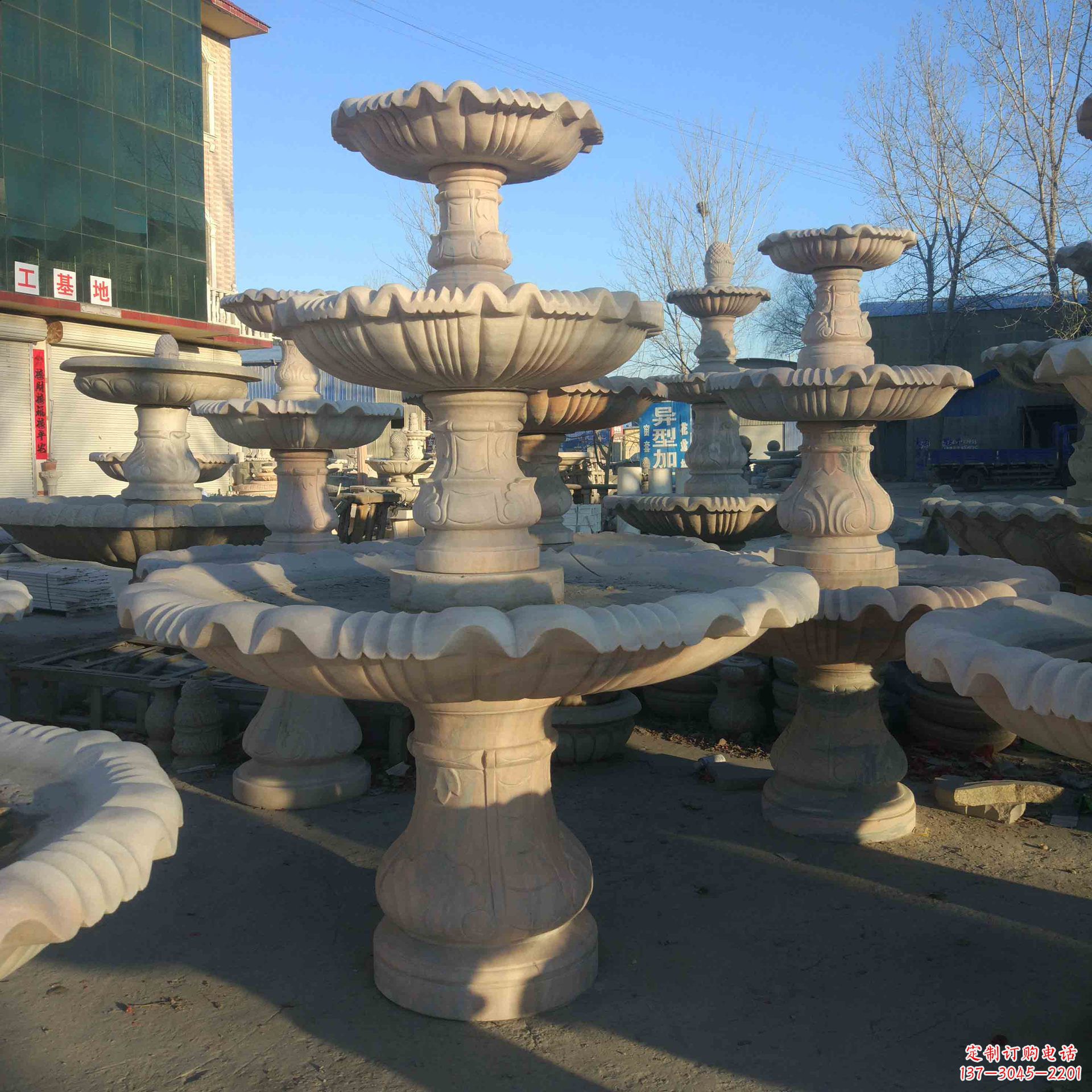 烟台城市增添魅力的石雕天鹅