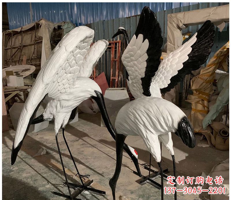 烟台石雕展翅丹顶鹤动物雕塑