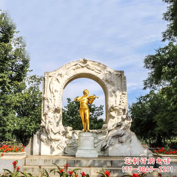 烟台世界名人古典主义作曲家莫扎特公园铜雕像