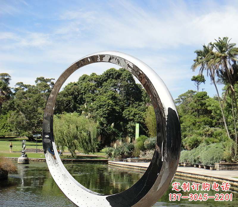 烟台水景不锈钢镜面圆环雕塑