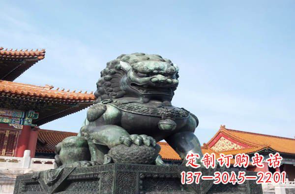 烟台寺庙门口狮子铜雕