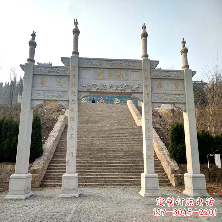烟台寺庙入口无楼牌坊