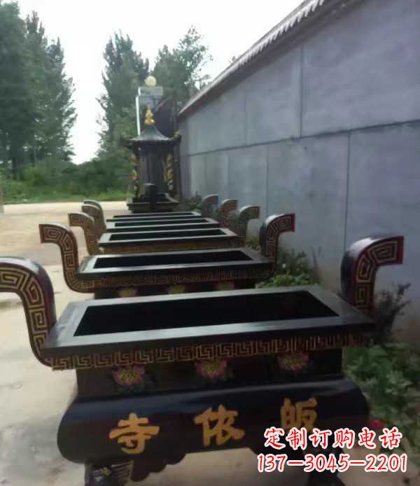 烟台寺庙四足方形香炉铜雕