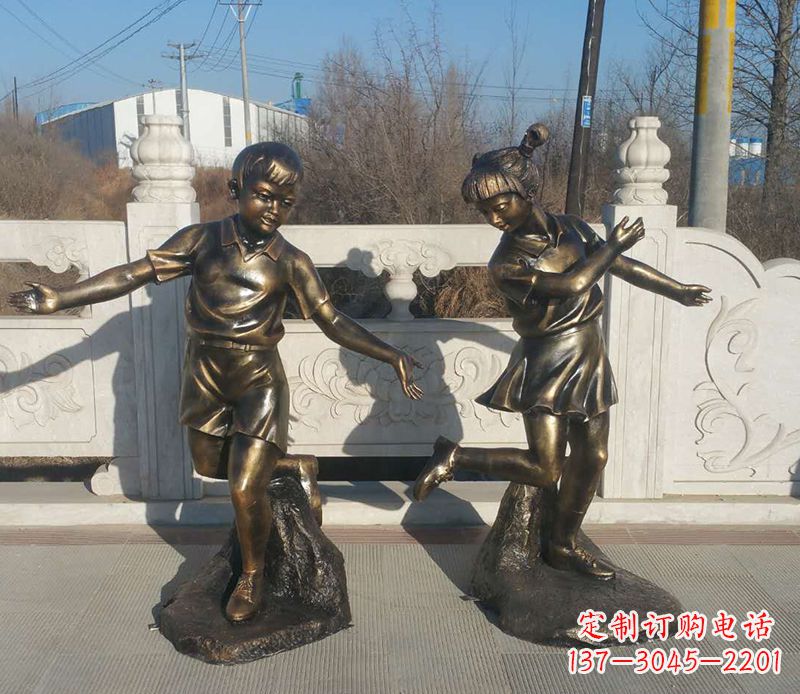 烟台踢毽子的儿童铜雕