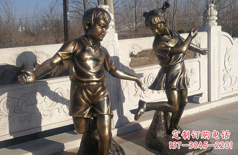 烟台踢毽子的儿童铜雕 (2)