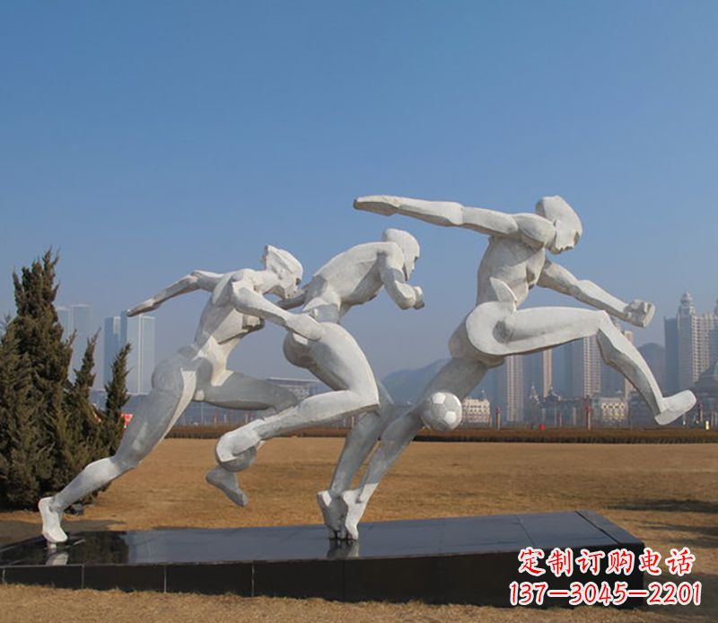 烟台踢足球不锈钢运动雕塑