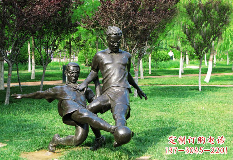 烟台踢足球的人物铜雕222