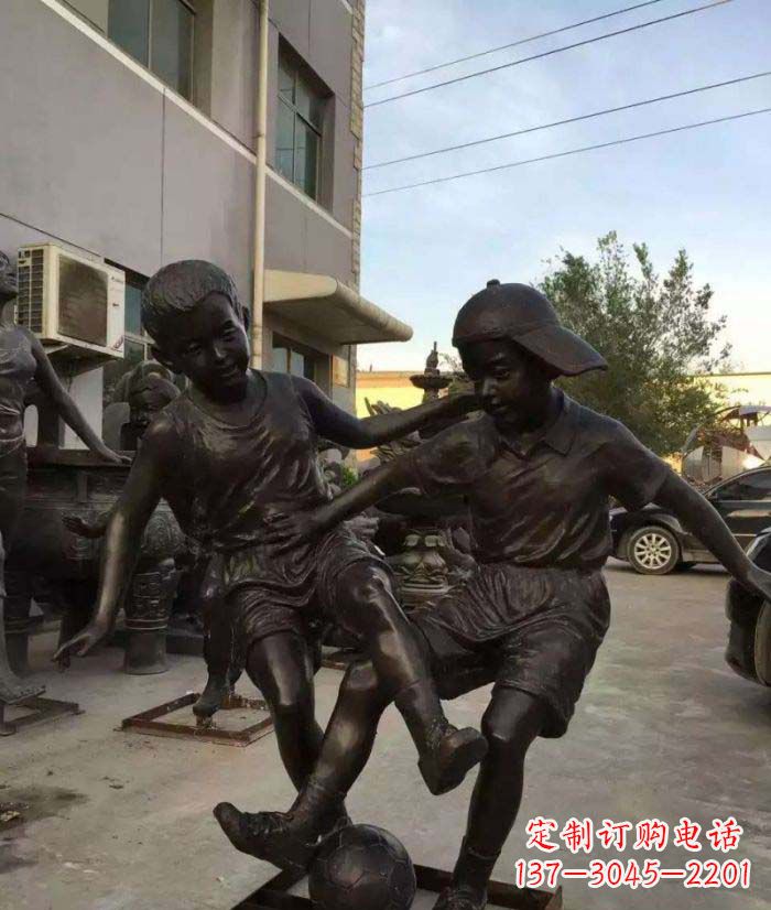 烟台踢足球儿童铜雕 (2)