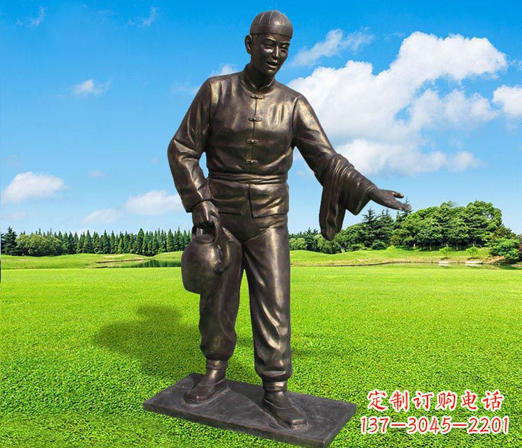 烟台提茶壶的店小二铜雕