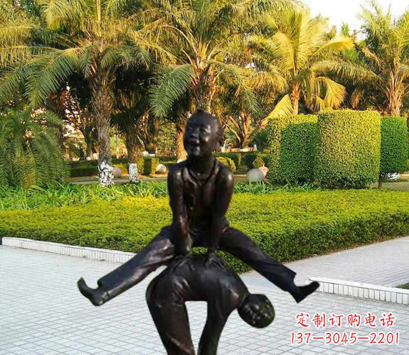 烟台跳山羊的儿童铜雕