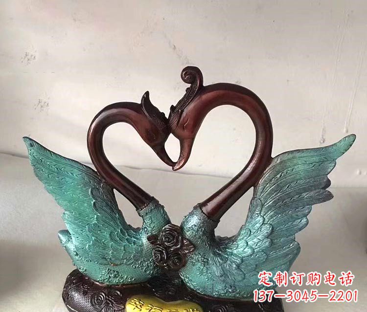 烟台铜雕彩绘天鹅雕塑摆件-爱心、爱情、幸福情侣创意雕塑