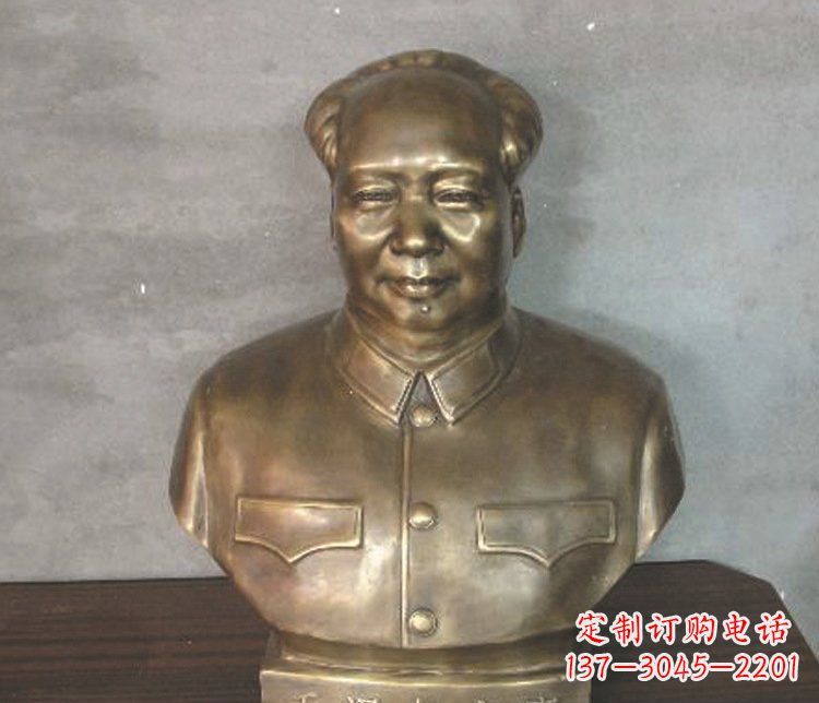 烟台铜雕广场纪念伟人毛主席雕塑
