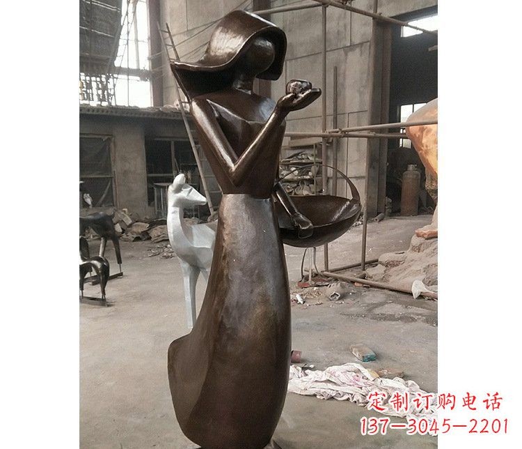 烟台铜雕逛街女孩人物雕塑