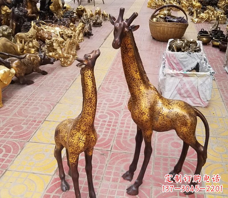 烟台铜雕长颈鹿