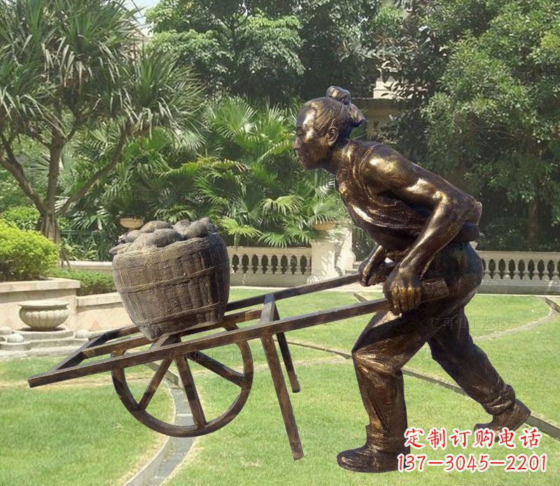 烟台推独轮车的古人铜雕
