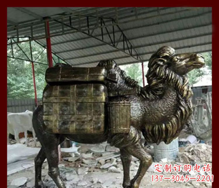 烟台拖行李的骆驼动物铜雕