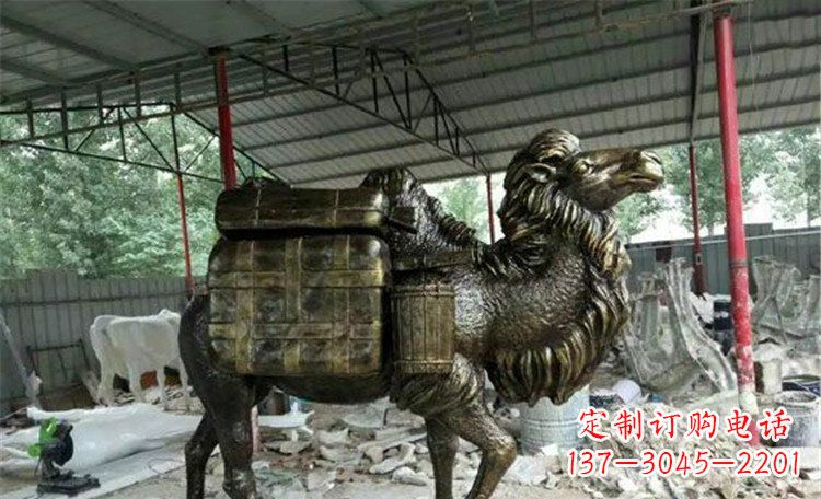 烟台拖行李的骆驼动物铜雕 (2)